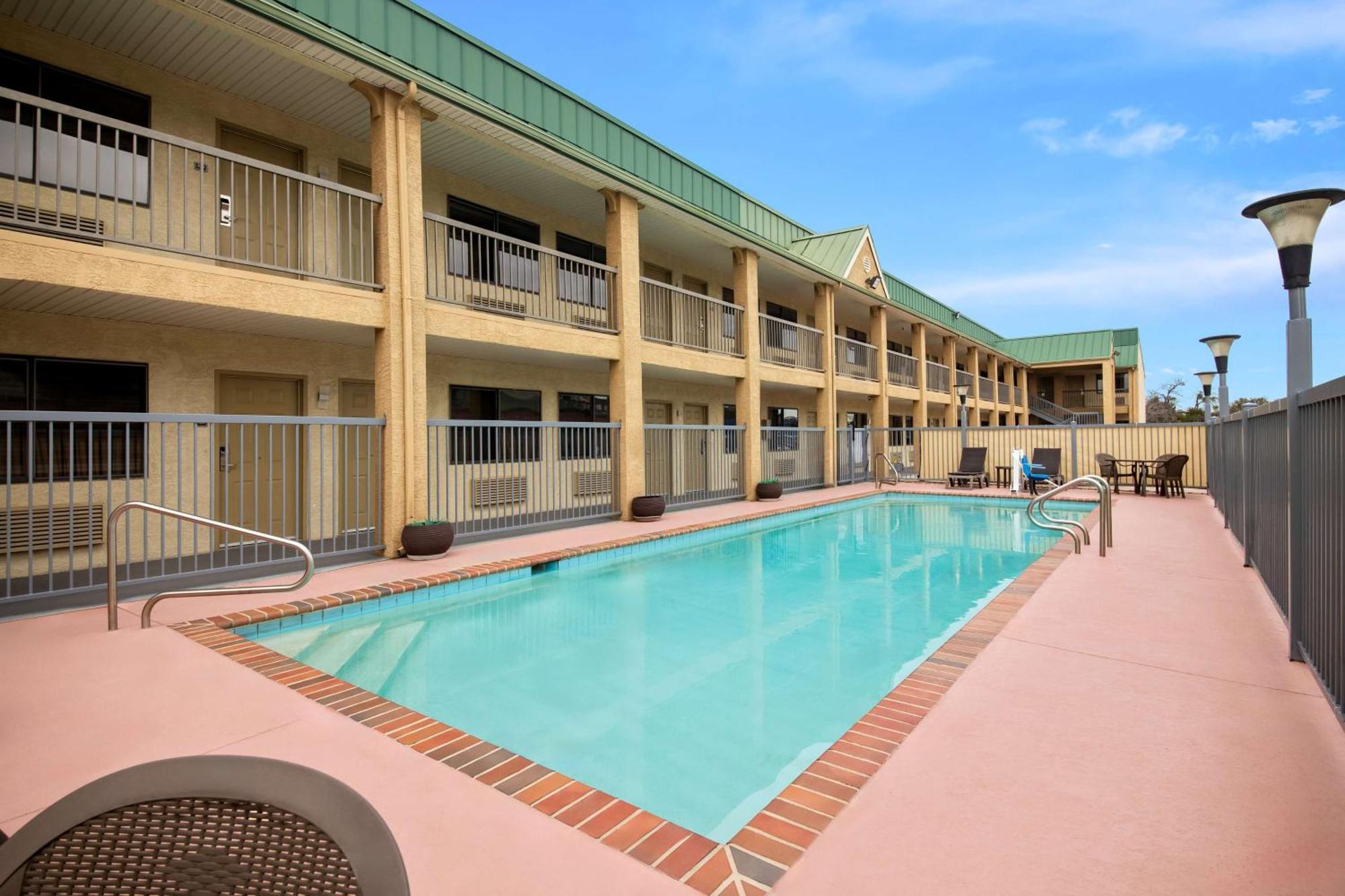 Best Western Cedar Inn Cedar Park Bagian luar foto